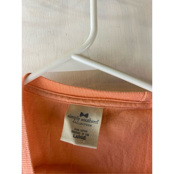 Ss Simply Southern large tshirt "Dog mom" (some discoloration) - Picture 6 of 9